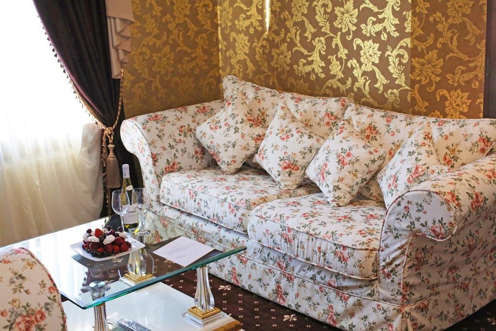 Отель Лео Палас Черноморское